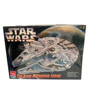 Star Wars Cut-Away Millennium Falcon Model Kit